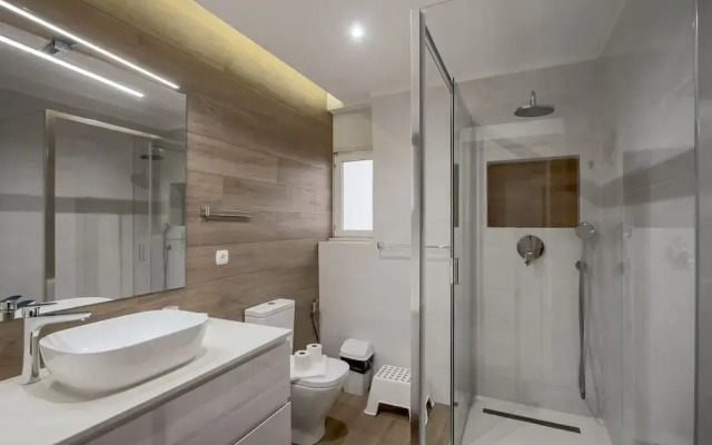 Carcavelos Modern Apartment by Homing