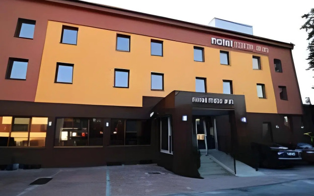 Max Inn Hotel