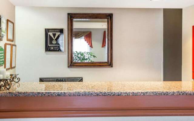 Econo Lodge Brunswick Travel Center