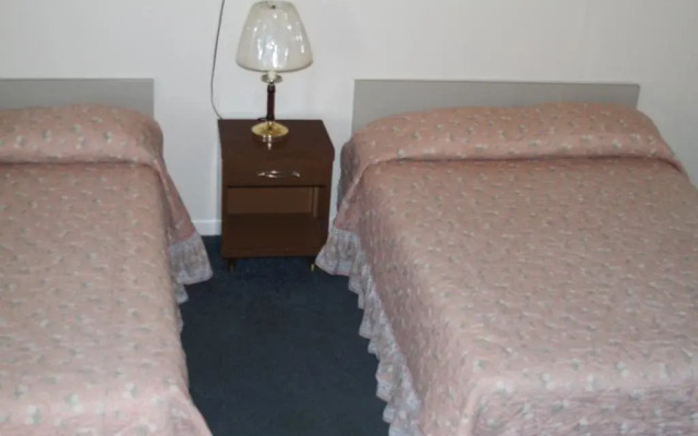 Badlands Hotel and Campground