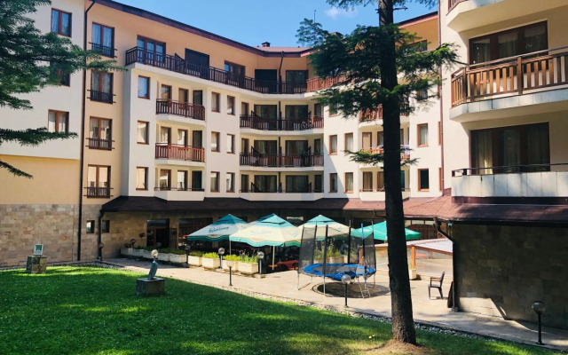 Studio Villa Park Premium Gold