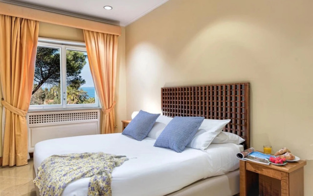 El Royale Suites Sorrento - Gold