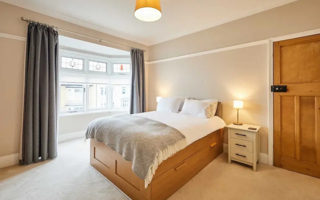 Host Stay Bristol Avenue