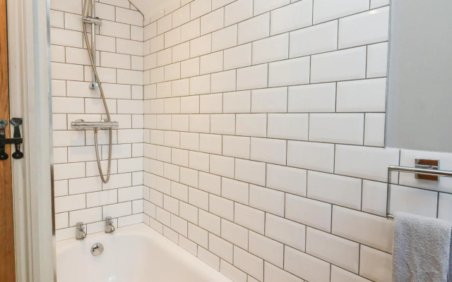 2 Greensleeves, Benhall