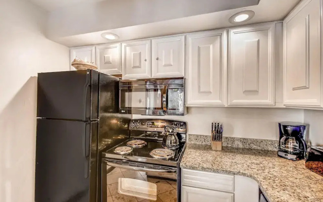 Westwind 403 1BD 2BA Gold Condo