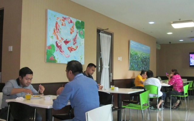 Bamboo Inn Hotel & Cafe