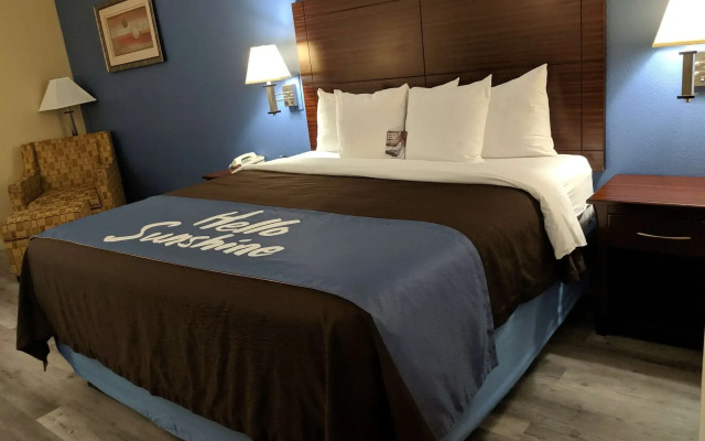 Days Inn by Wyndham Rosenberg