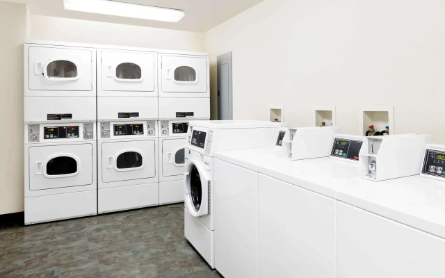 WoodSpring Suites Tyler Rose Garden