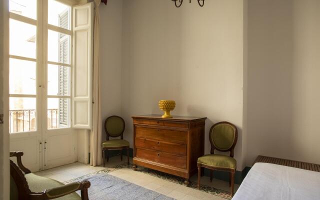 Liberty Apartment Near Santa Cecilia Theatre