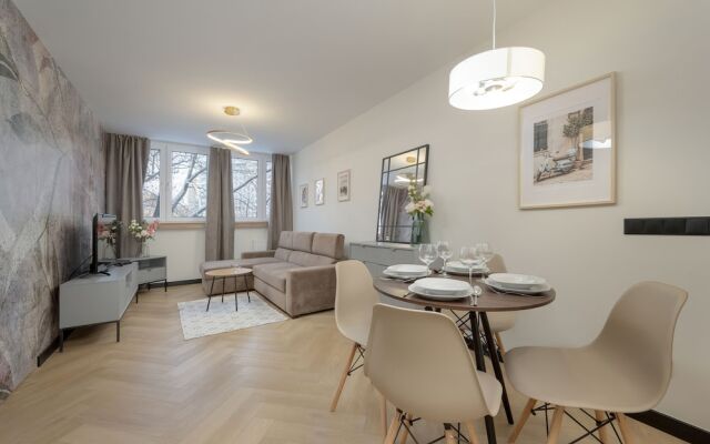Zielińskiego Apartment by Renters