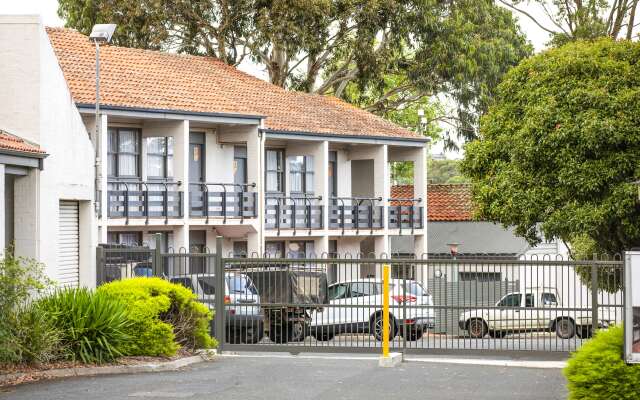 Nightcap at Ferntree Gully Hotel Motel