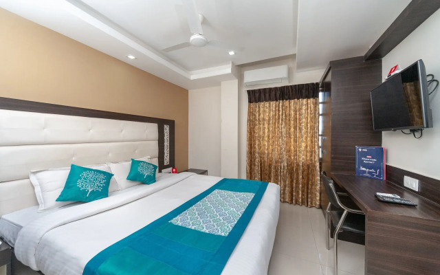 OYO 19909 Sri Guru Inn
