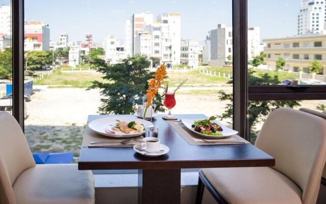 Golden Line Hotel