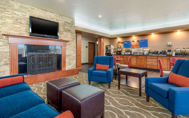 Comfort Inn & Suites Mitchell I-90