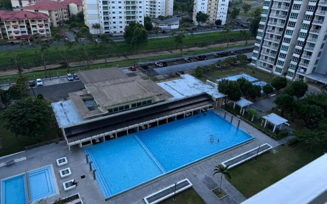 Sandakan Spacious and Comfortable Pool View Condo