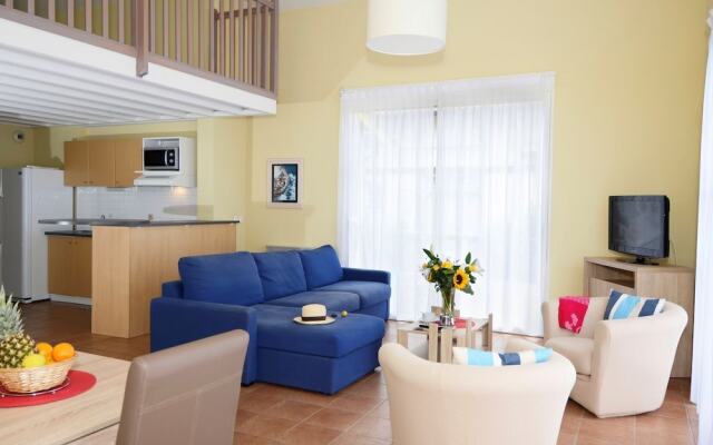 Semi-Detached Holiday Home in Green Surroundings