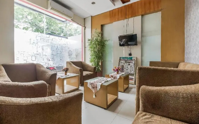 OYO Flagship 91245 Rika Hotel Makassar