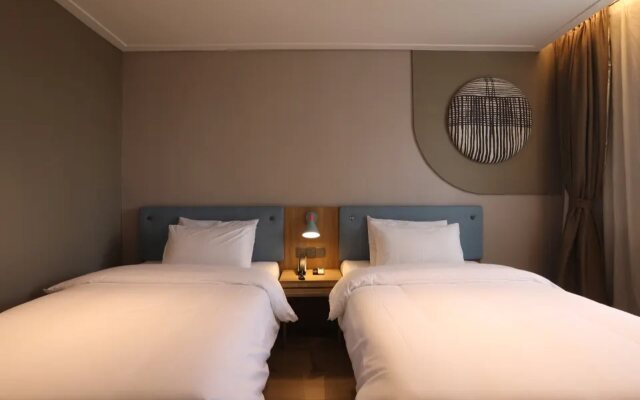 Home Inn (Hengyang Jingzhu Square Nanhua University)