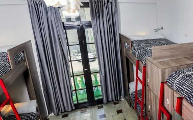 Tomo Hostel