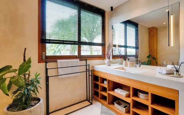 Stylish Canggu Apartment near Berawa Beach