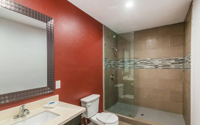 Rodeway Inn & Suites