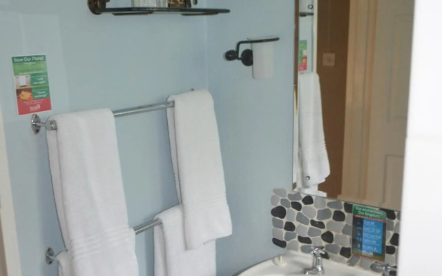 Sedia Riverside Hotel