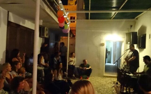 Le Penguin Hostel