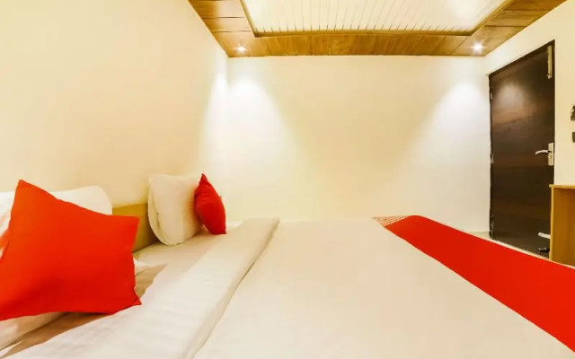 Collection O  80122 Pitampura Residency