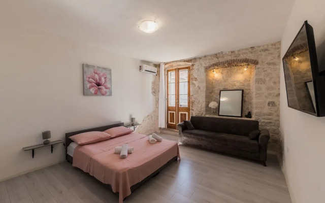 A1 - Spacious apt on the Seafront With Terrace