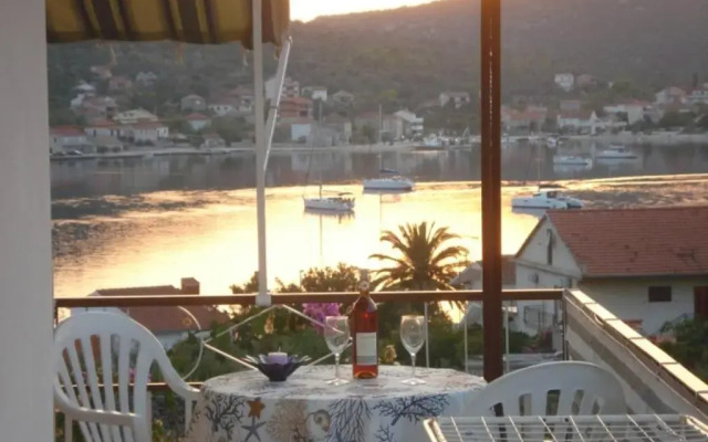 Romantic Apartment With Sea View Vinišće, Dalmatia