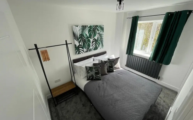 Brand New High Spec House with parking