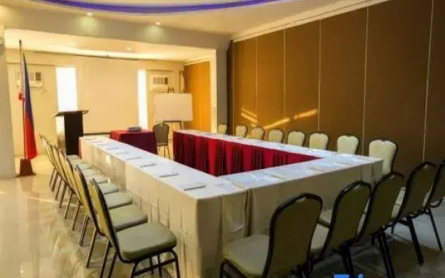 Queen Margarette Hotel Mauban