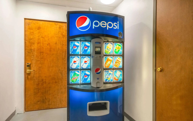 Econo Lodge Inn & Suites Windsor Locks Bradley Airport