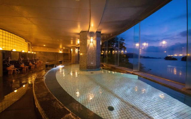 Toba Grand Hotel