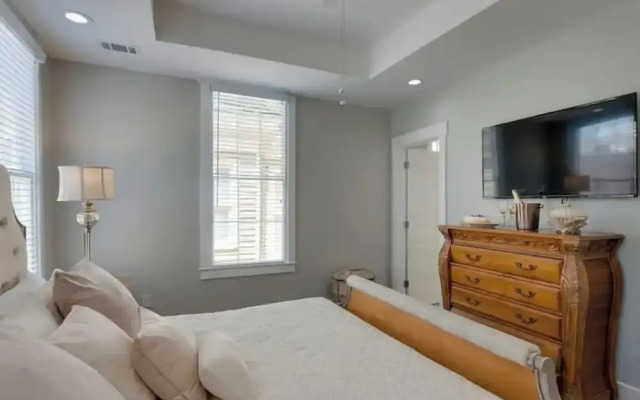 Beautifully Renovated 5 bedroom 5 bath