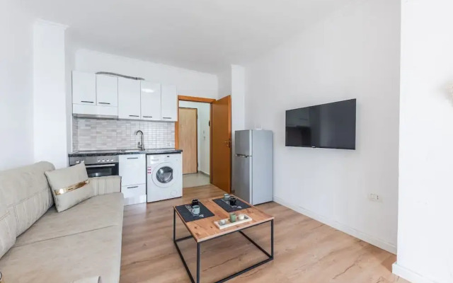 Studio With Amazing Sea View and Beach Access Durr s