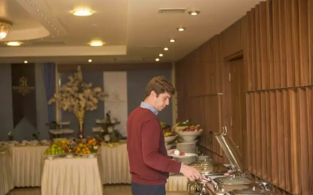 Ozgobek Ronesans Hotel De Luxe