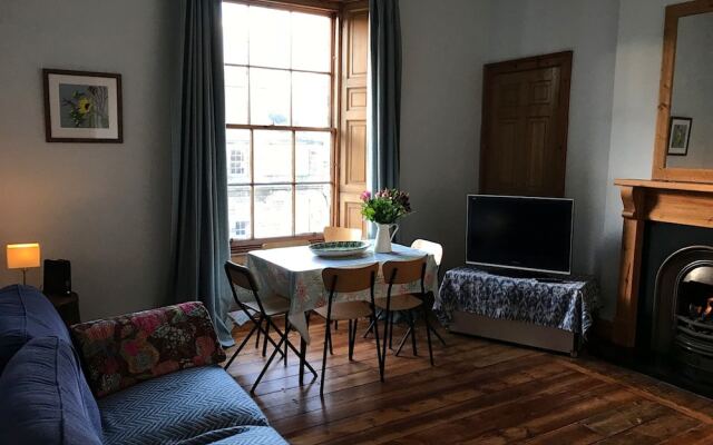 Georgian 3 Bedroom New Town Flat