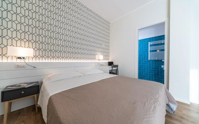 Hotel Kiss