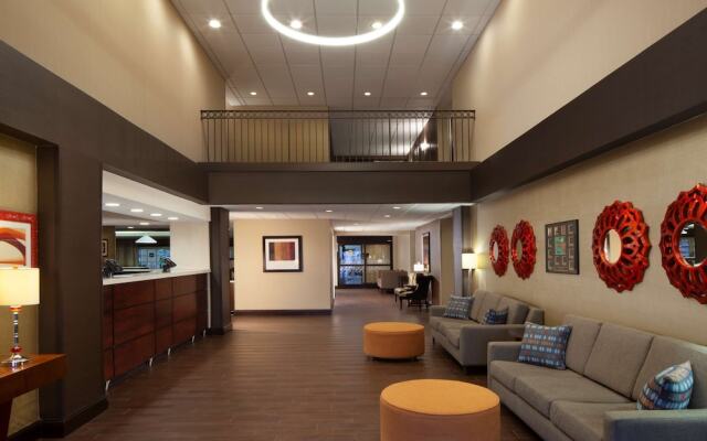 Hampton Inn Charleston-Southridge