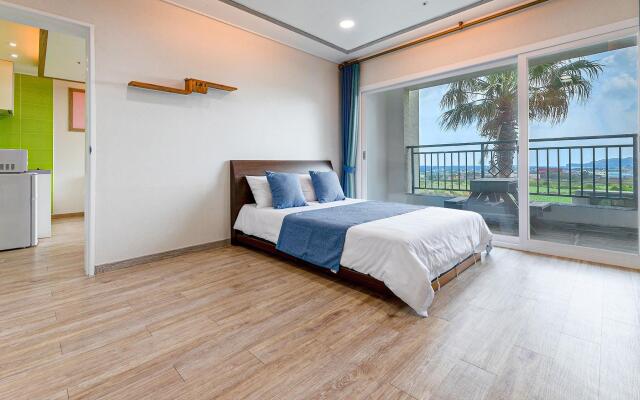 Seogwipo Dobitnarae Resort