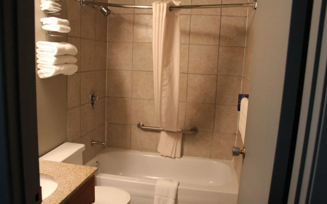 Travelodge by Wyndham Edmonton Airport
