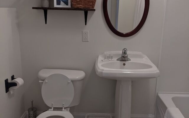 Hill Road Manor Bed & Breakfast