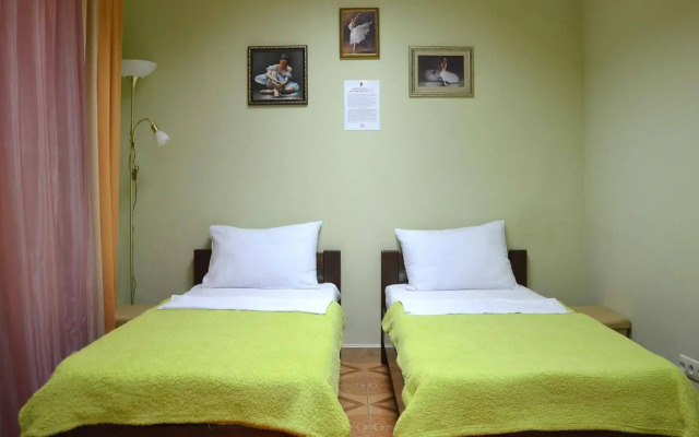 BALLET Hostel