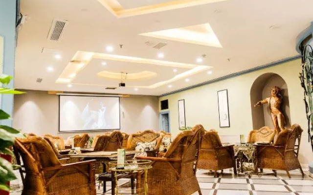 Zhufangzi Cinema Hotel (Anyue Beimenkou)