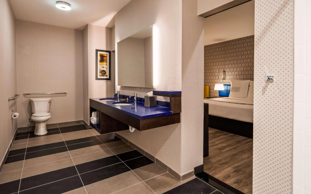 GLō Best Western Dallas South DeSoto