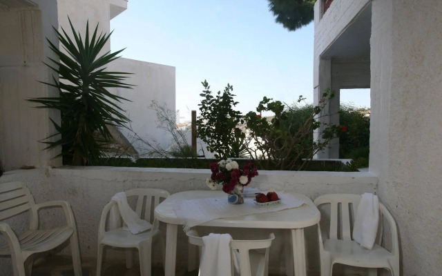 St George Studios Apartments