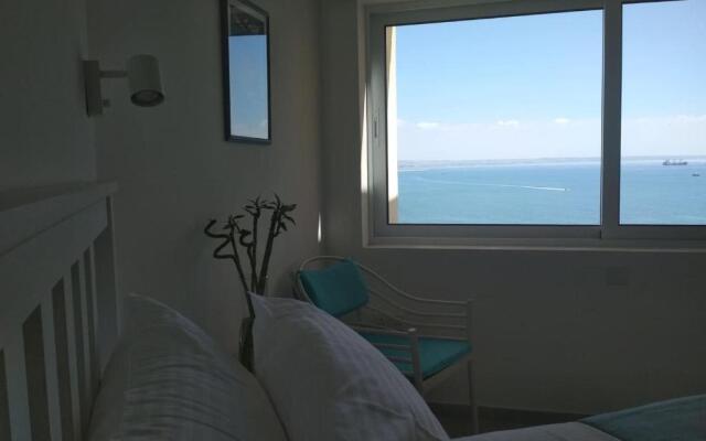 Luxury Penthouse 1BR-Seafront-Seasonal Pool-Central