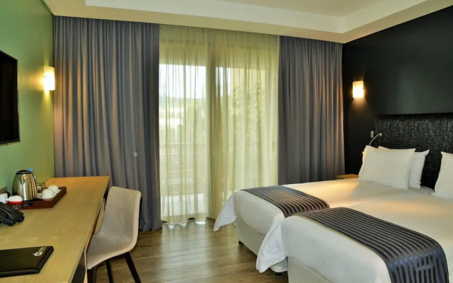 Mantis EPIC Hotel & Suites