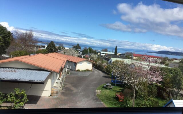 Dunrovin Motel